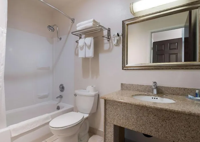 Rodeway Inn & Suites Hwy 217 & 26 W