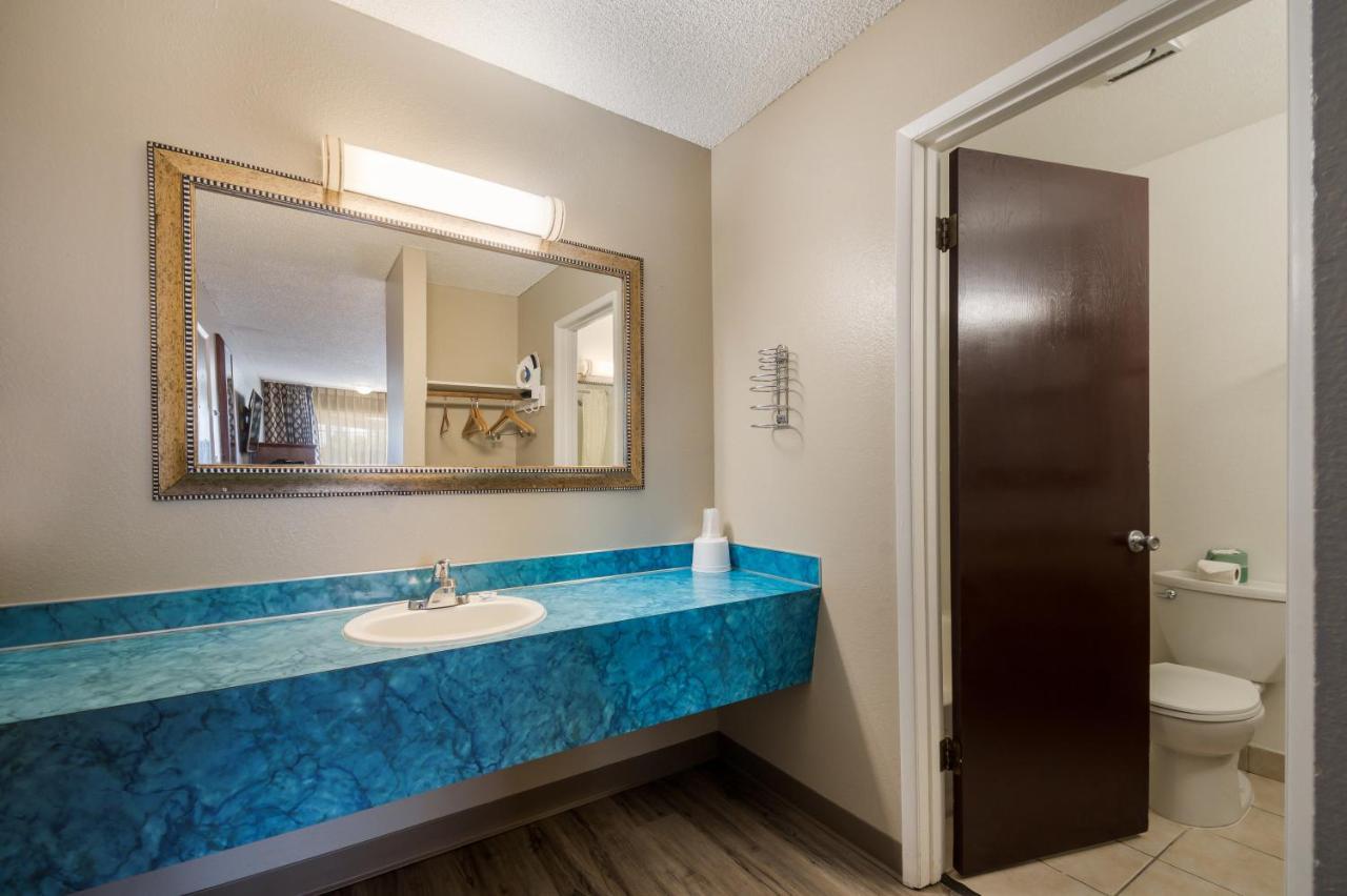 Hotel Rodeway & Hwy 217 & 26 W Portland